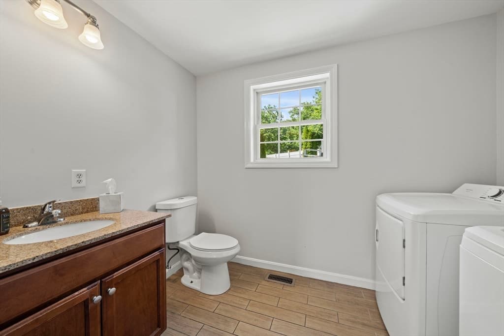 8 Woods Hill Cir, Woburn MA 01801 photo 17