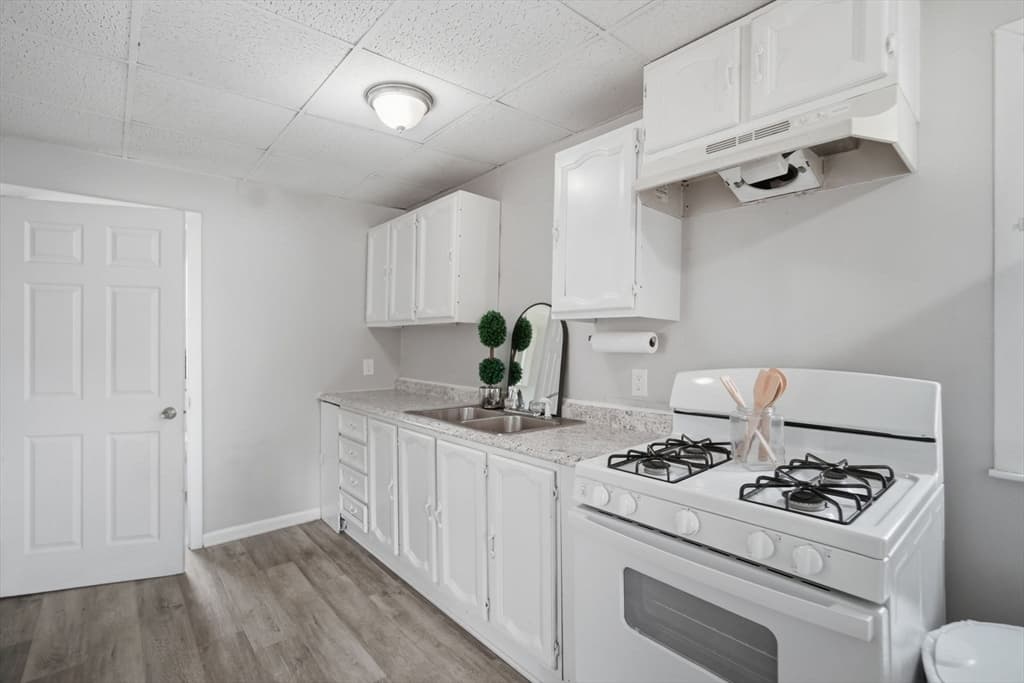 Single Family Residence at 540 Armory Street, Springfield MA 01104, Springfield, photo 12 of 28