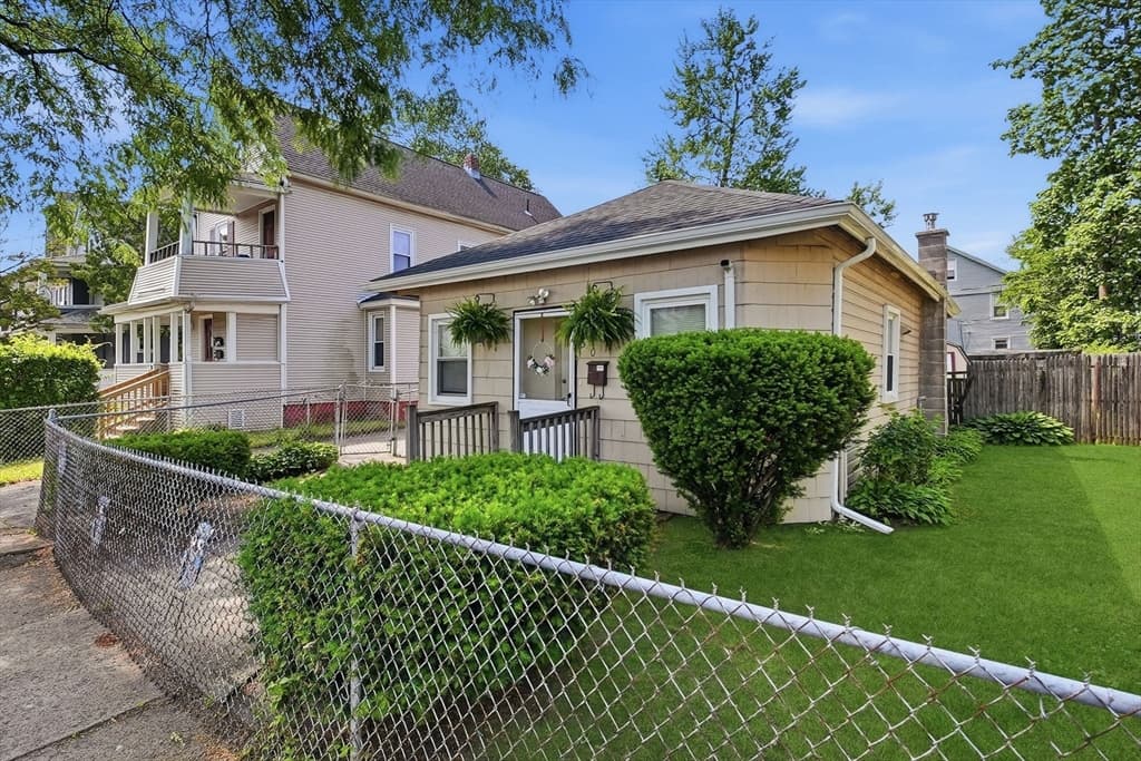 Single Family Residence at 540 Armory Street, Springfield MA 01104, Springfield, photo 3 of 28