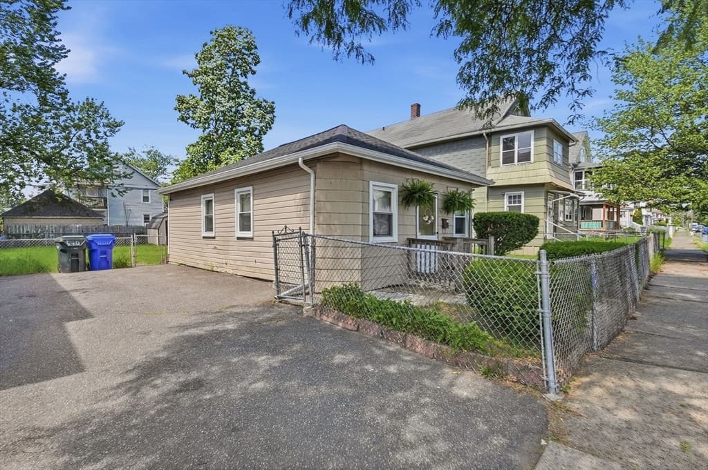 Single Family Residence at 540 Armory Street, Springfield MA 01104, Springfield, photo 5 of 28