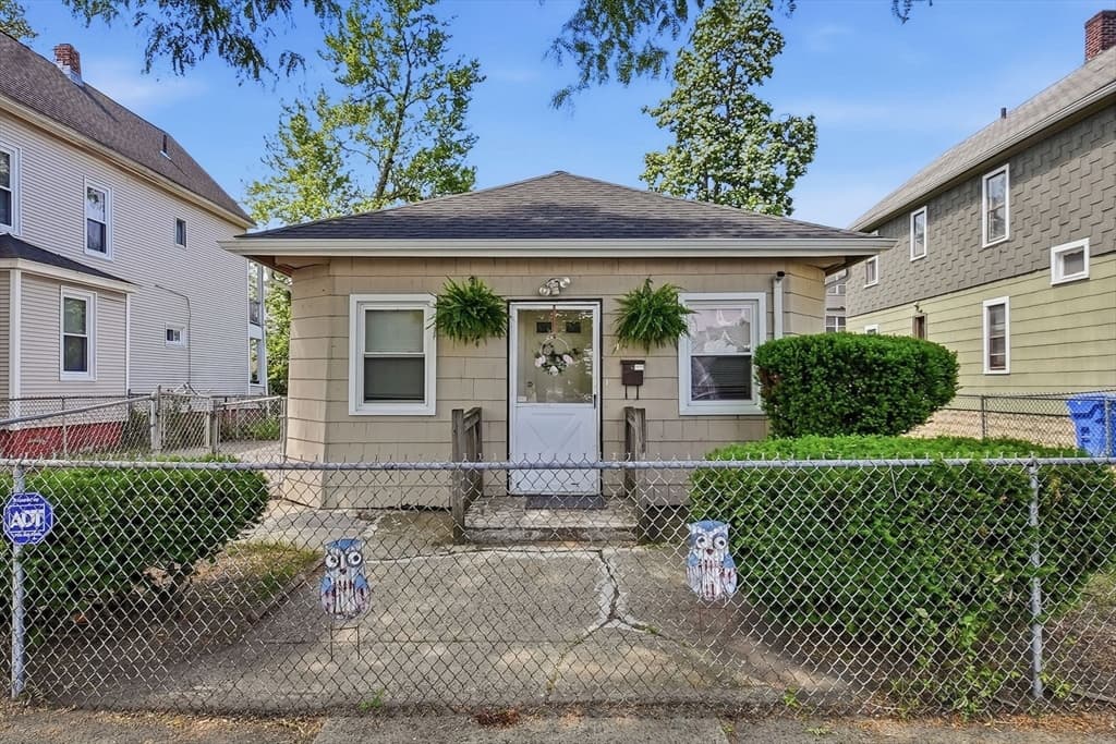Single Family Residence at 540 Armory Street, Springfield MA 01104, Springfield, photo 25 of 28