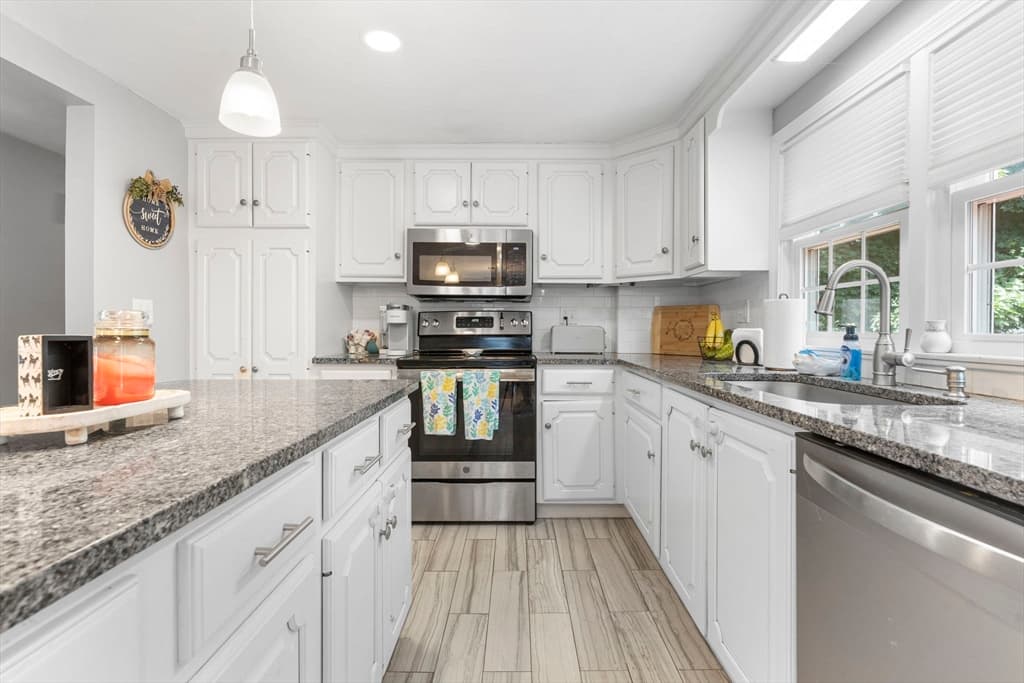 Single Family Residence at 35 Oakmeadow Ln, Methuen MA 01844, Methuen, photo 3 of 42