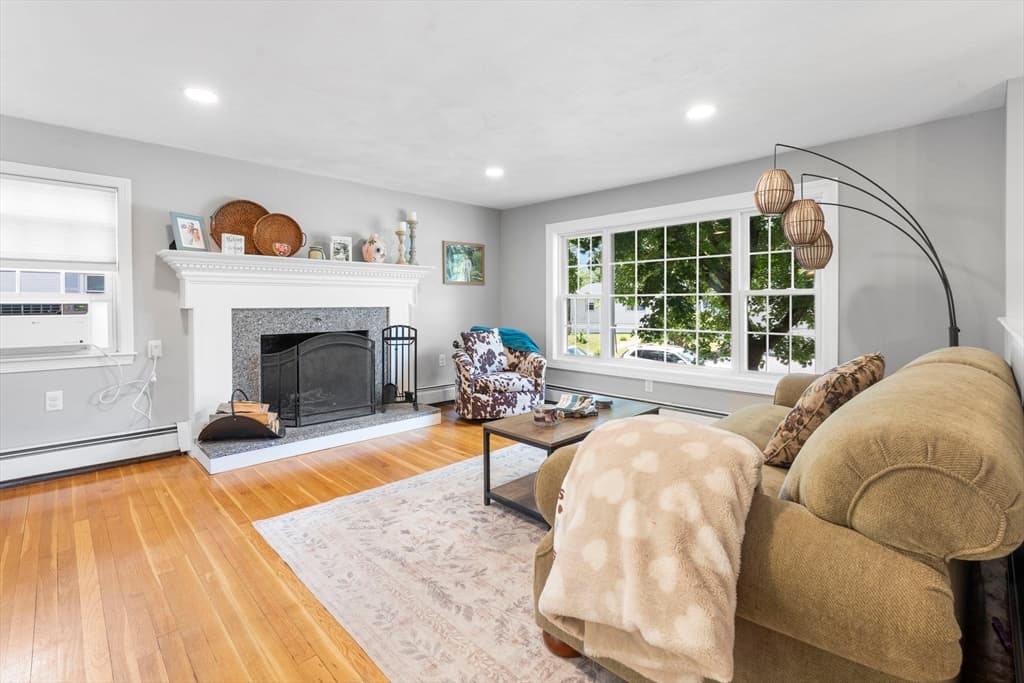 Single Family Residence at 35 Oakmeadow Ln, Methuen MA 01844, Methuen, photo 9 of 42