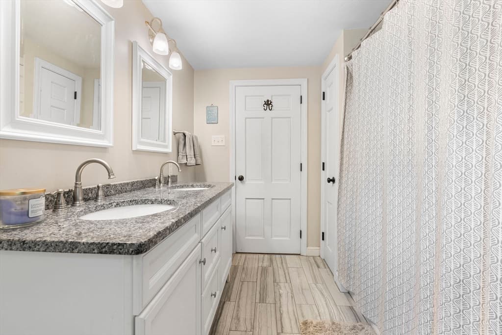 Single Family Residence at 35 Oakmeadow Ln, Methuen MA 01844, Methuen, photo 15 of 42
