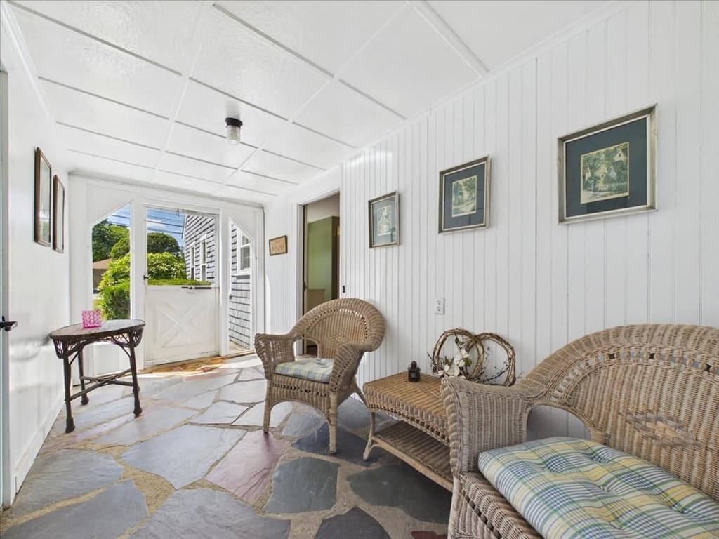 627 S Franklin St, Holbrook MA 02343 photo 2
