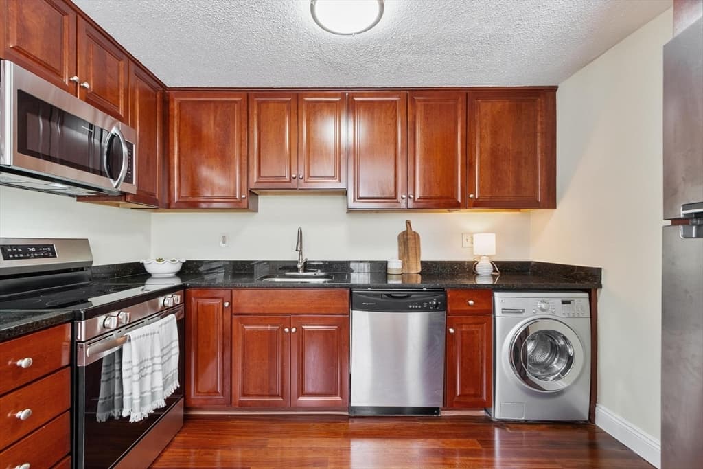 2510 Skyline # 7, Lowell MA 01854 photo 9