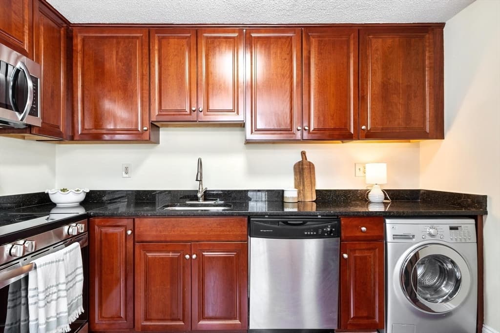 2510 Skyline # 7, Lowell MA 01854 photo 11