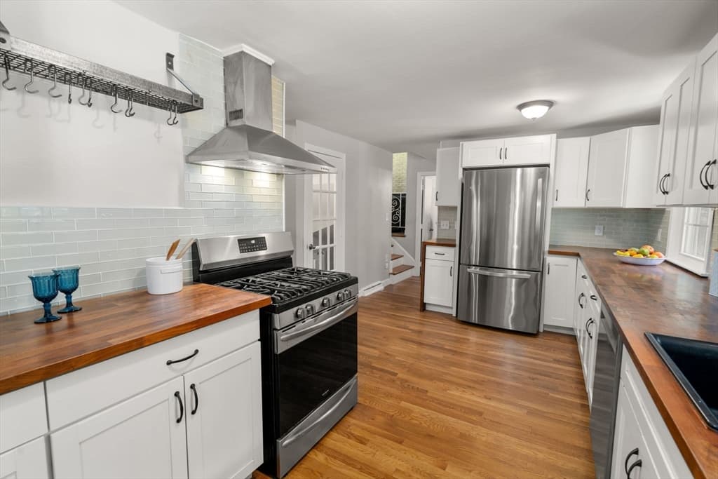 19 Country Ln, Sharon MA 02067 photo 3