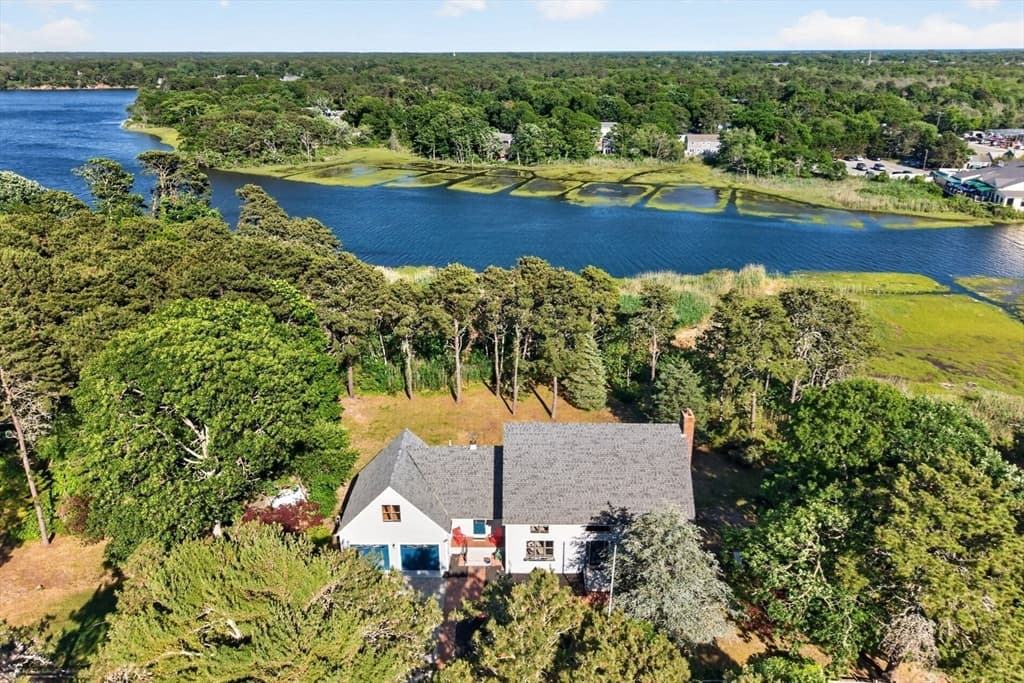 19 Aunt Debbys Rd, Dennis MA 02639
