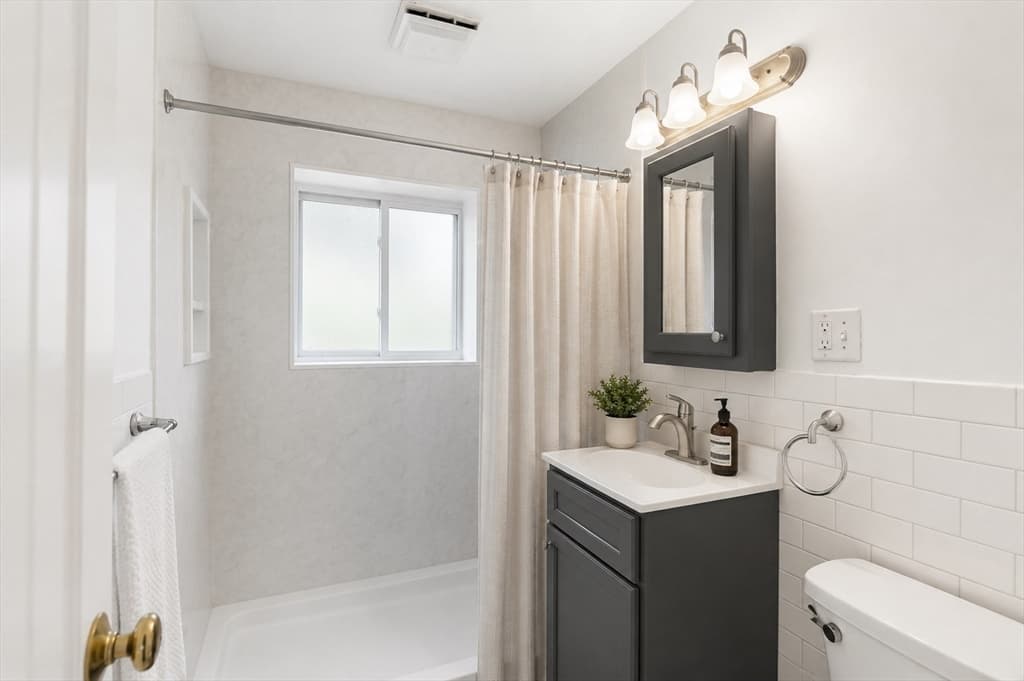 Condominium at 68 Bryon Rd. # 5, Boston MA 02467, Boston, photo 6 of 9