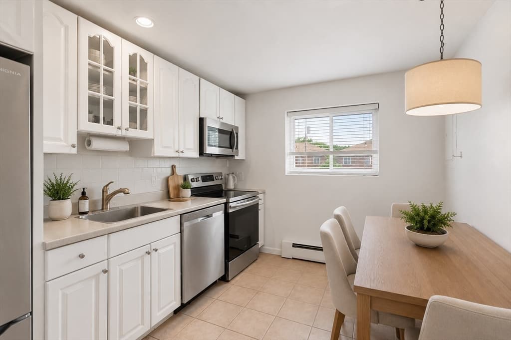 Condominium at 68 Bryon Rd. # 5, Boston MA 02467, Boston, photo 3 of 9