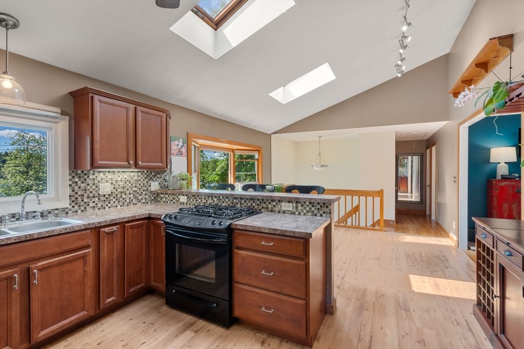 10 Hopkinton Rd, Upton MA 01568 photo 10