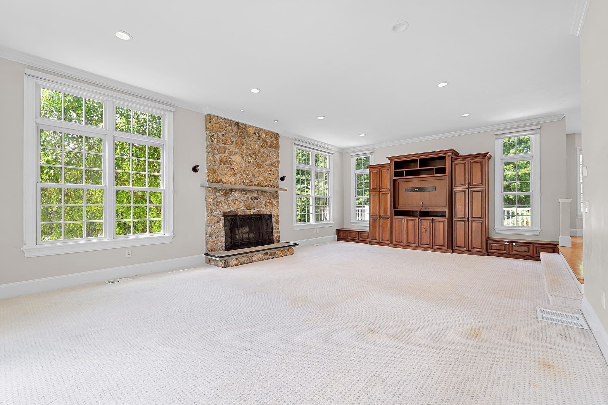 Single Family Residence at 16 Kingsbury Dr, Holliston MA 01746, Holliston, photo 10 of 42