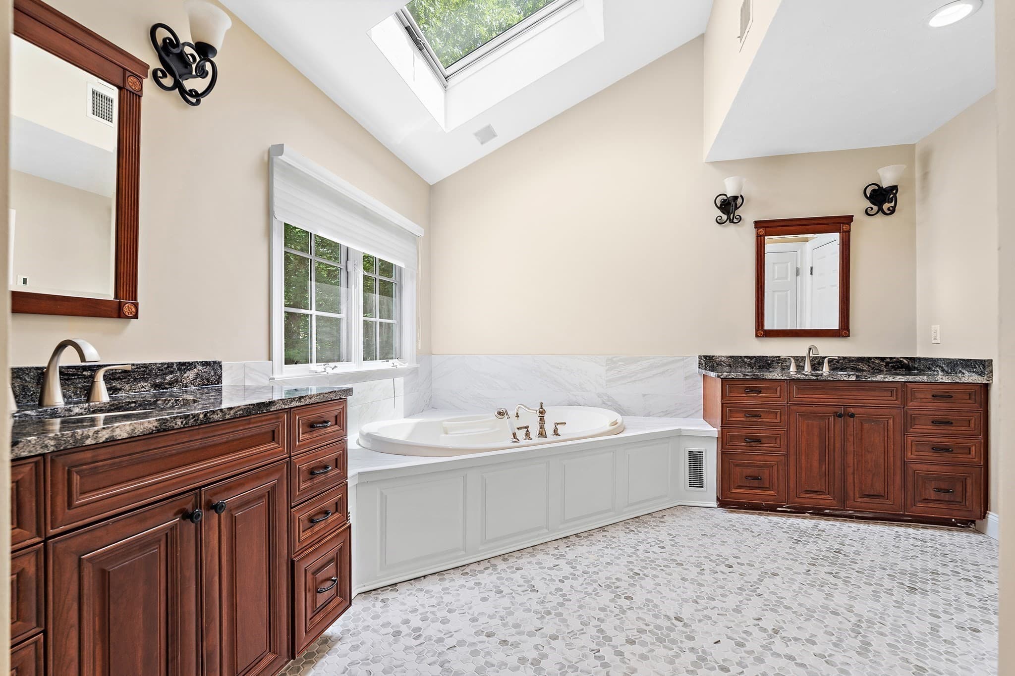 Single Family Residence at 16 Kingsbury Dr, Holliston MA 01746, Holliston, photo 21 of 42