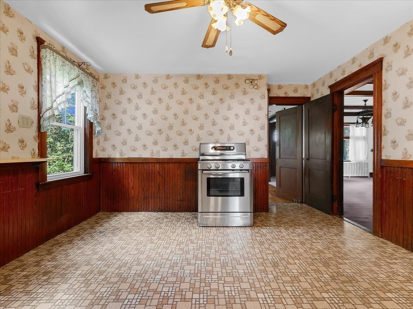 Single Family Residence at 77 Lamoille Ave, Haverhill MA 01835, photo 15 of 24