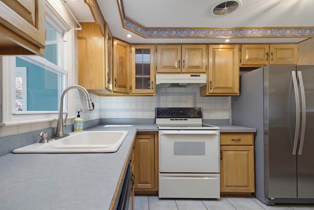 18 Sunset Lane, Plainville MA 02762 photo 9