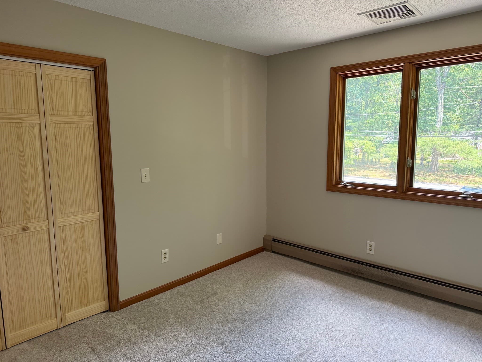 Single Family Residence at 1174 Old Fall River Rd, Dartmouth MA 02747, photo 17 of 41