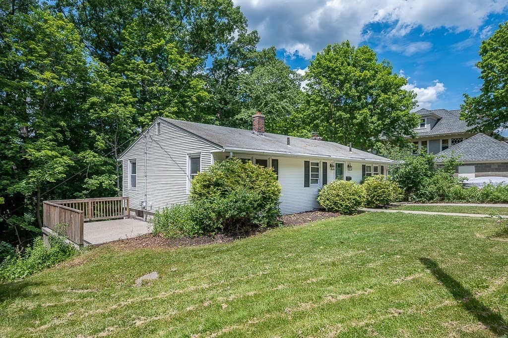 42 Iowa St, Worcester MA 01602 photo 3