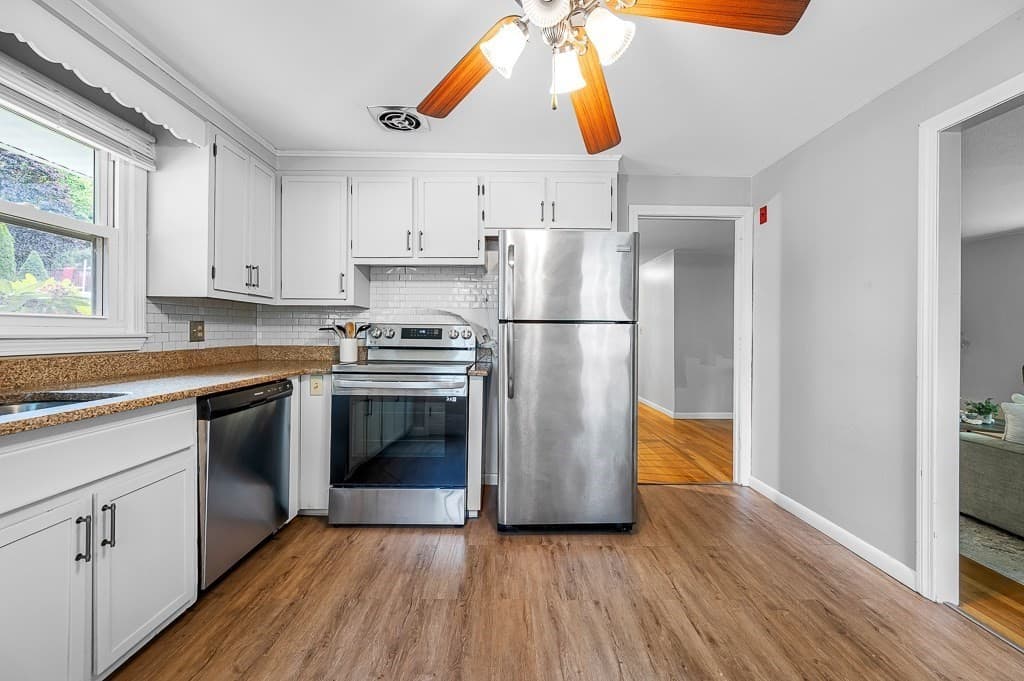 42 Iowa St, Worcester MA 01602 photo 8
