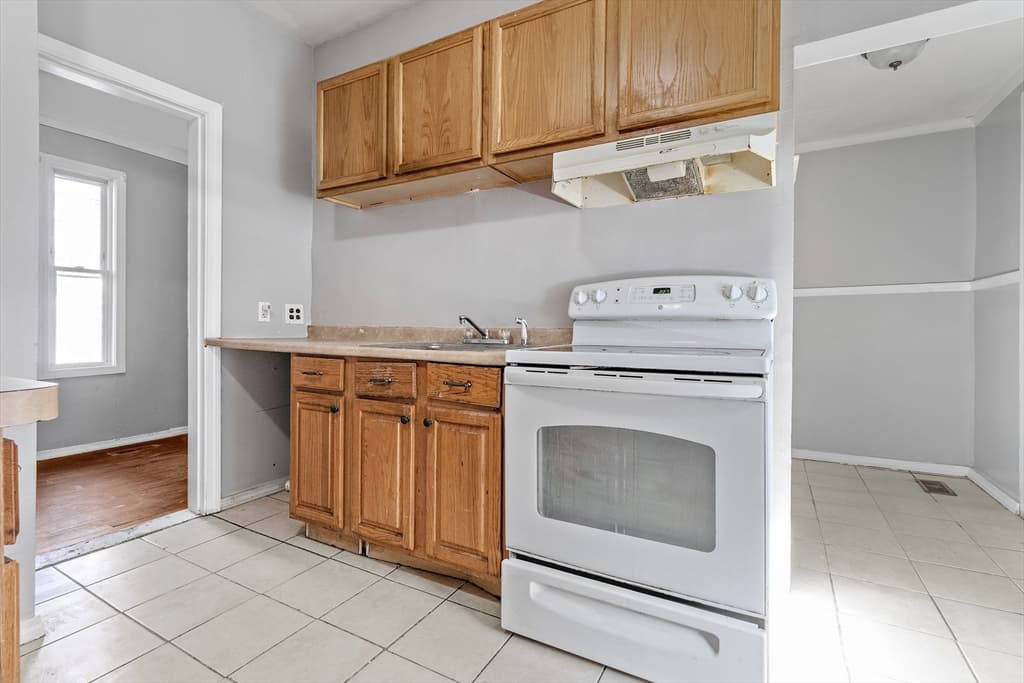 29 Newbury St, Worcester MA 01609 photo 2