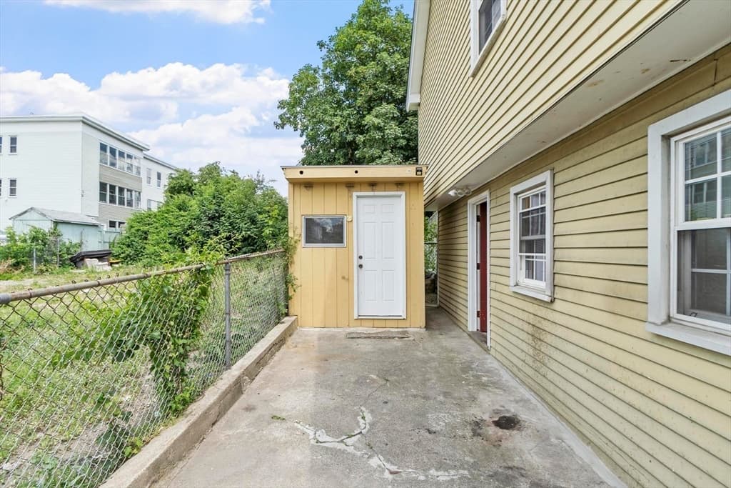 52 Auburn St, Lowell MA 01852 photo 35