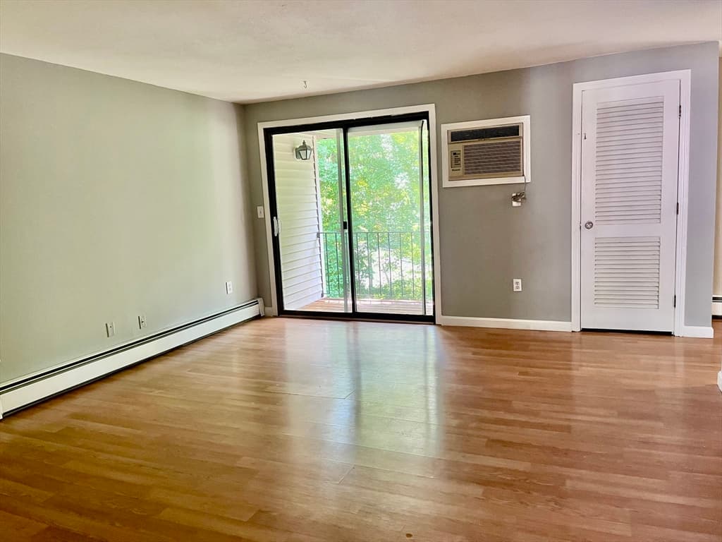 1600 Skyline Dr # 6, Lowell MA 01854 photo 4