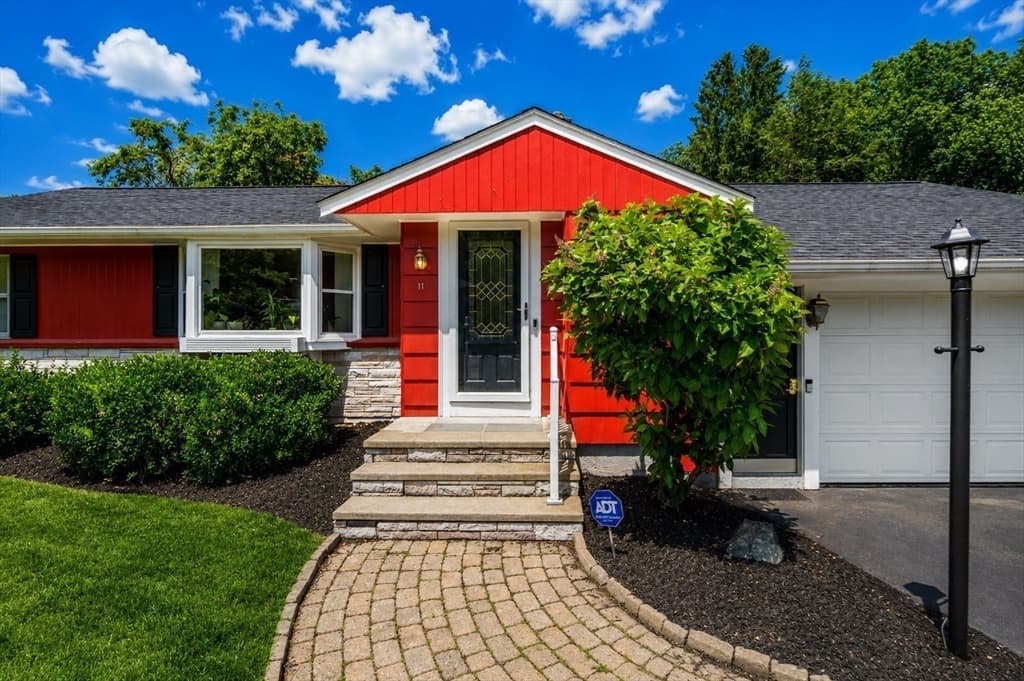 11 Sunset Dr, Easton MA 02334