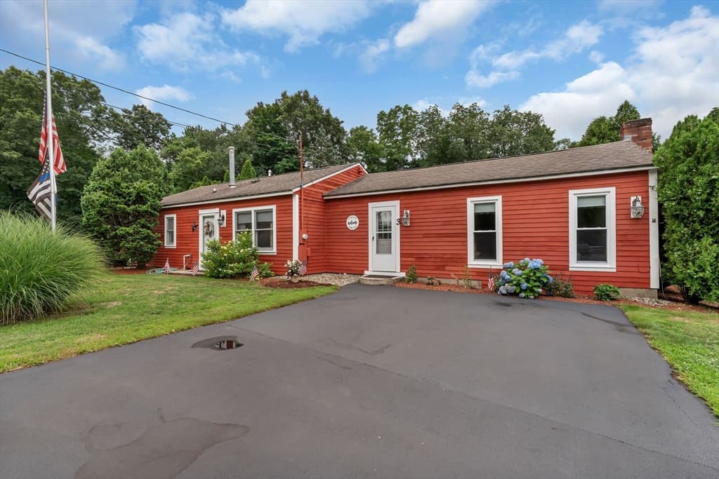 3 Douglas Circle, Smithfield RI 02828