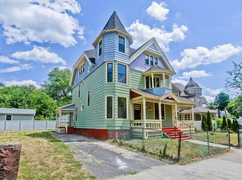 205 St James Ave, Springfield MA 01109 photo 3