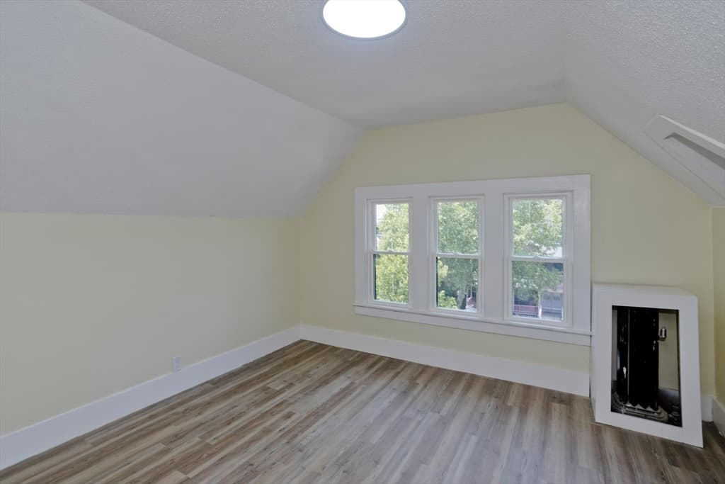 205 St James Ave, Springfield MA 01109 photo 21