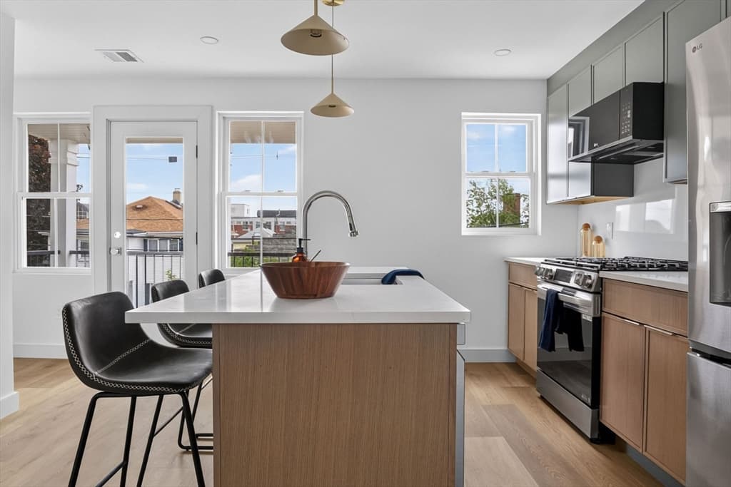 Condominium at 146 Jaques St # B, Somerville MA 02145, photo 2 of 20