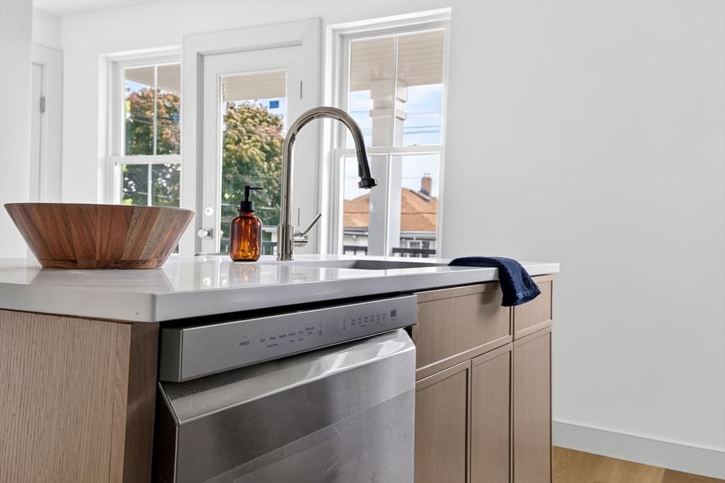 Condominium at 146 Jaques St # B, Somerville MA 02145, photo 6 of 20
