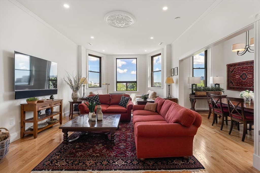 31 Bay State Rd # 4, Boston MA 02215