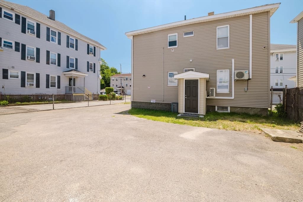 172 Nashua St, Fall River MA 02721 photo 4