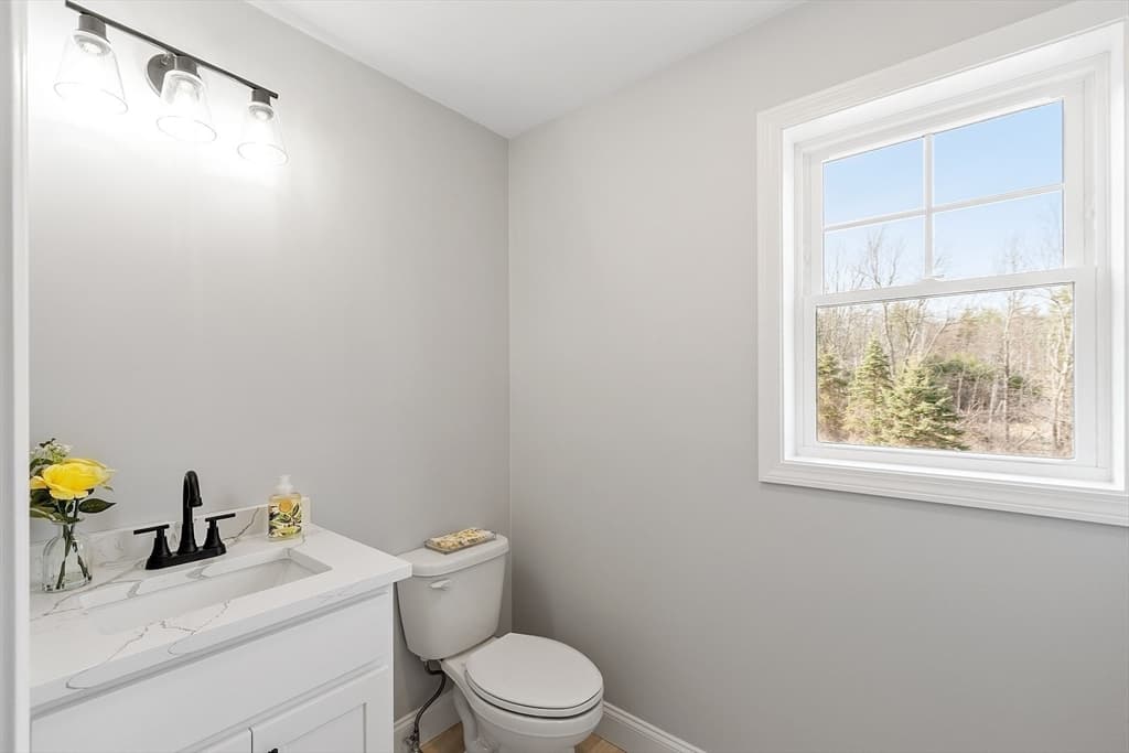 Condominium at 790 Massachusetts Avenue # 790, Lunenburg MA 01462, photo 23 of 42