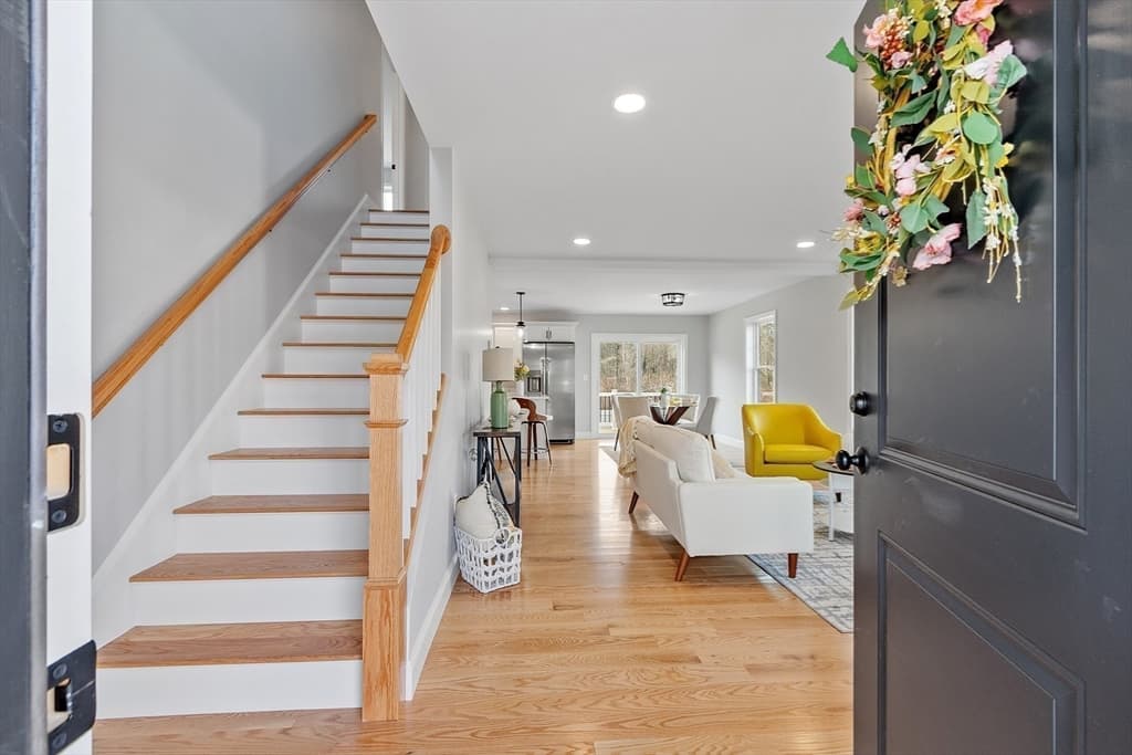 Condominium at 790 Massachusetts Avenue # 790, Lunenburg MA 01462, photo 3 of 42