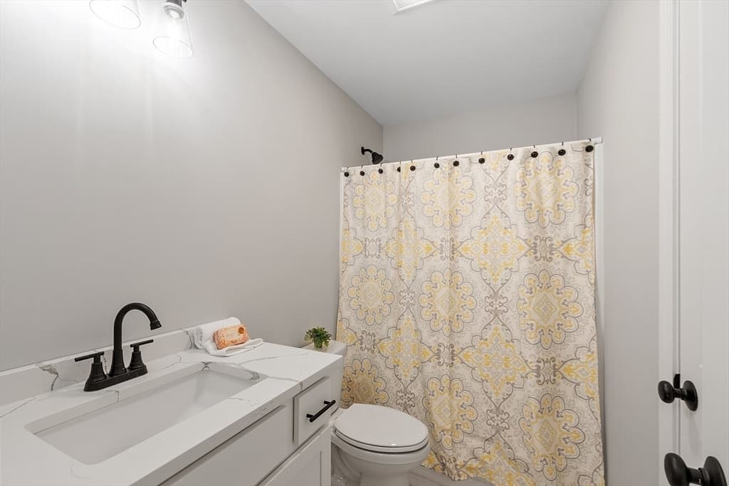Condominium at 790 Massachusetts Avenue # 790, Lunenburg MA 01462, photo 34 of 42