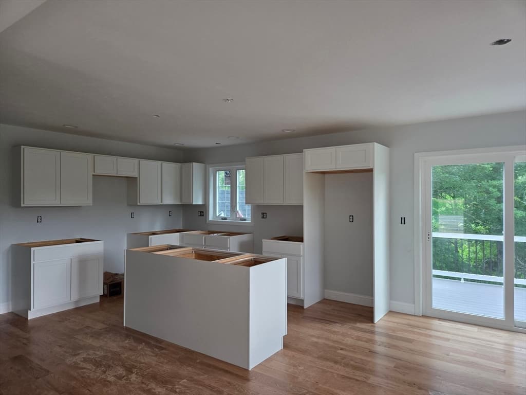 Condominium at 790 Massachusetts Avenue # 790, Lunenburg MA 01462, photo 11 of 42