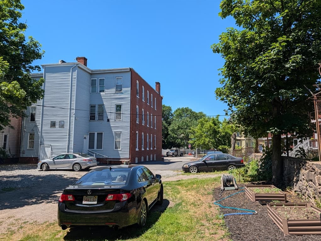 5-9 Family at 140-142 Blue Hill Ave, Boston MA 02119, photo 17 of 31
