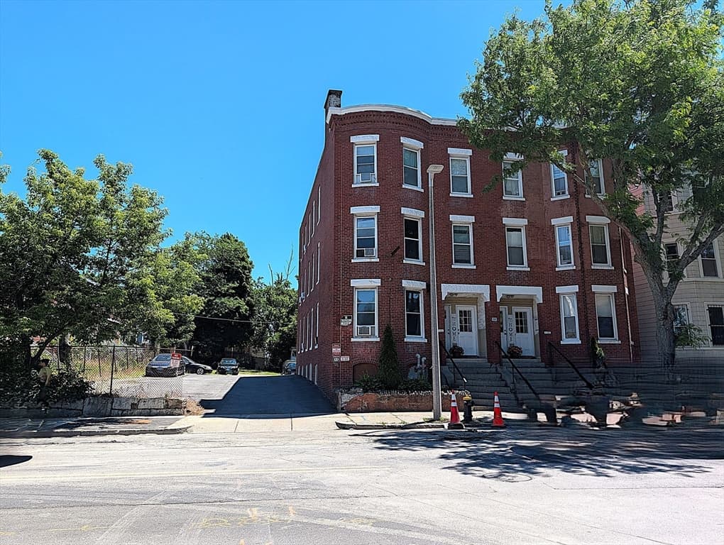 5-9 Family at 140-142 Blue Hill Ave, Boston MA 02119, photo 5 of 31