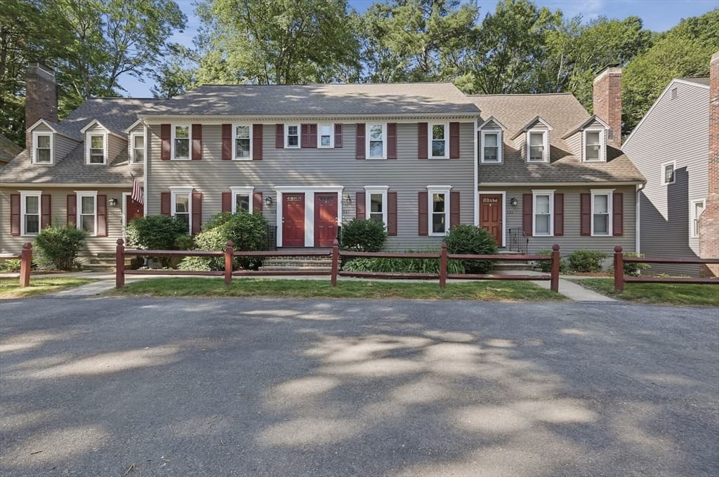 327 Wellman Avenue # 327, Chelmsford MA 01863