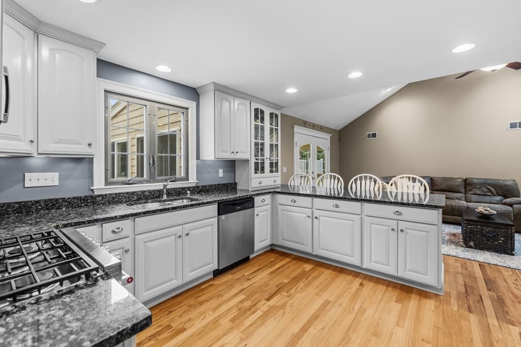 25 Pamden Ln, Seekonk MA 02771 photo 3