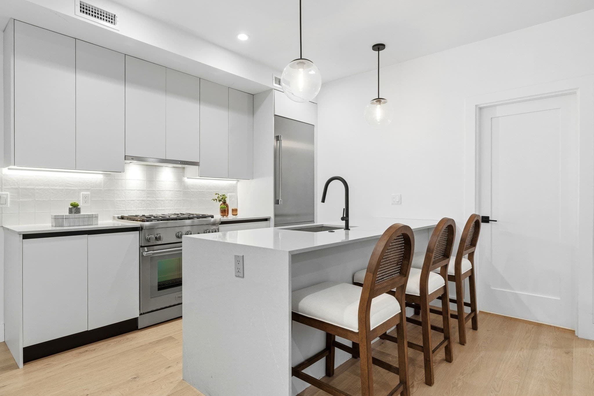 Condominium at 472 W Broadway # 202, Boston MA 02127, Boston, photo 7 of 42