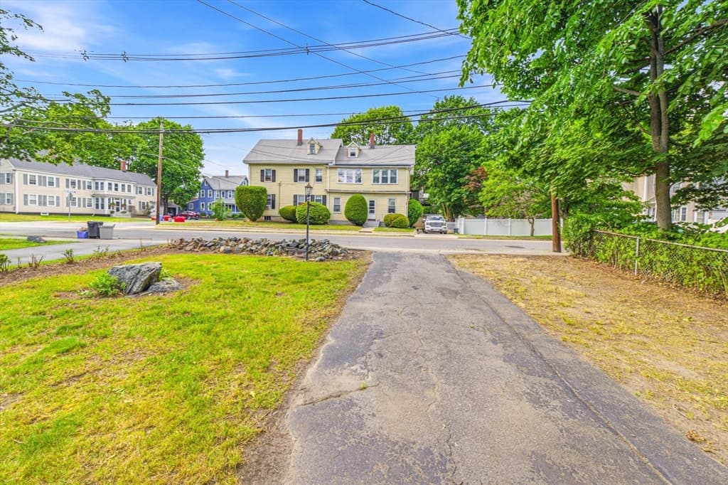 Single Family Residence at 50 Marble St, Stoneham MA 02180, photo 5 of 30