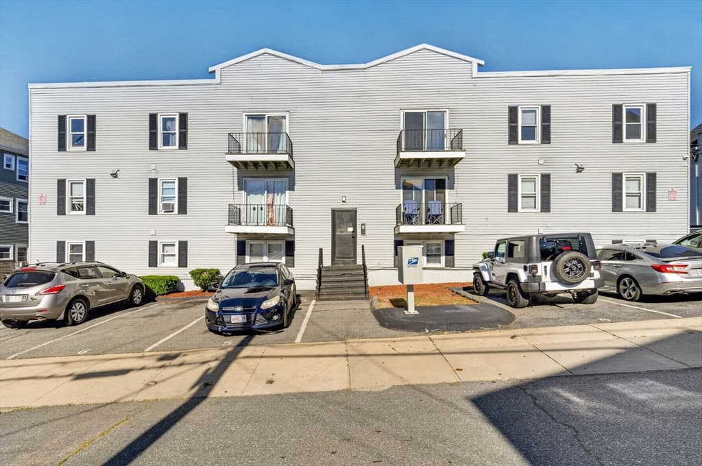 526 3rd St, Fall River MA 02721
