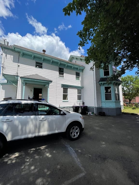 187 Chestnut St, Holyoke MA 01040 photo 2