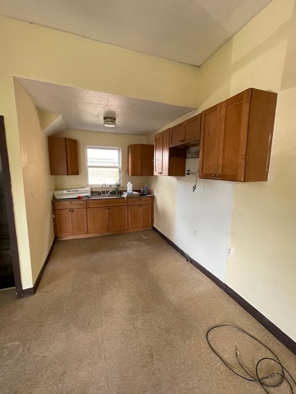 187 Chestnut St, Holyoke MA 01040 photo 6