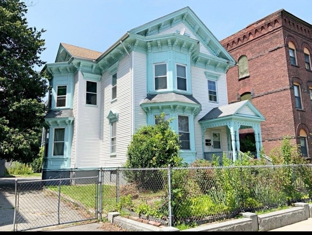 187 Chestnut St, Holyoke MA 01040