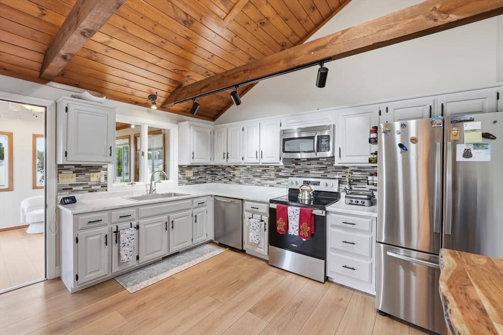 12 Lawrence St, Milford MA 01757 photo 3