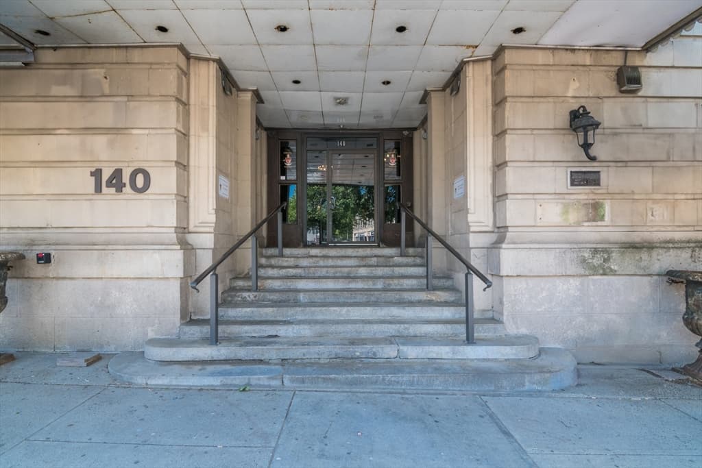 140 Chestnut St # 818, Springfield MA 01103